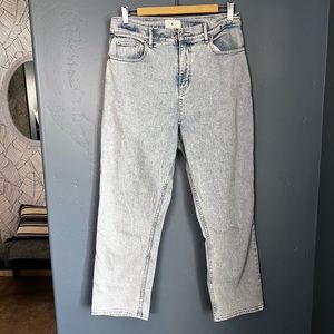 Lou & Grey high rise cropped light wash 90’s style jeans